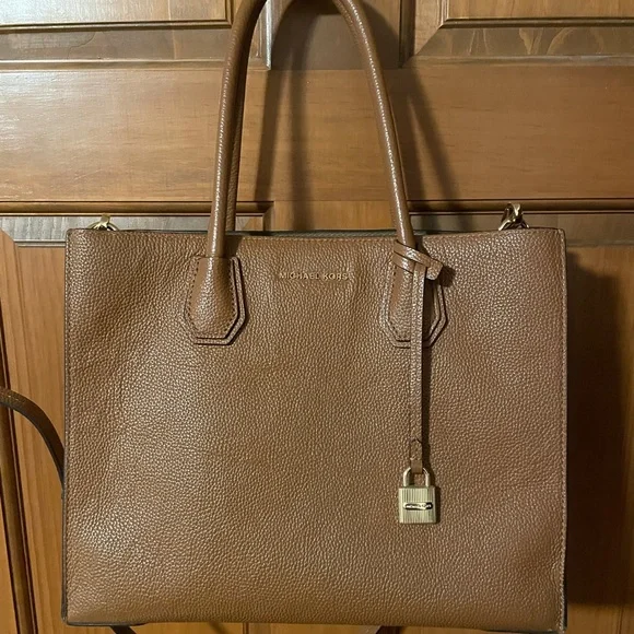 Michael Kors Purse - Picture 1 of 3